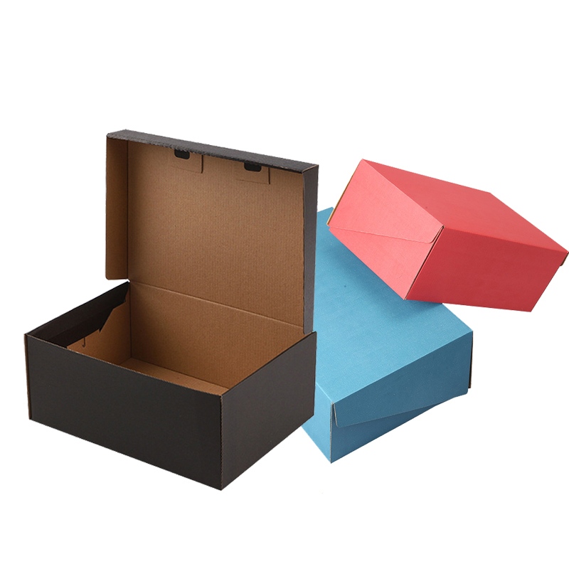 Karton ayaqqabı qutusu